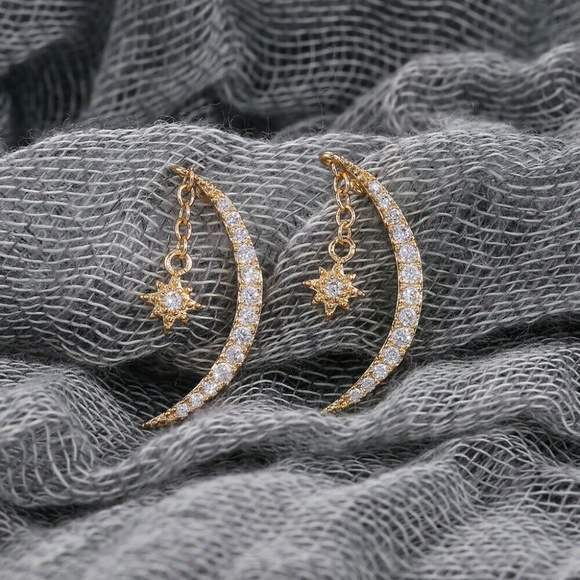 Moon Star Gold Earrings - Picture 4 of 6